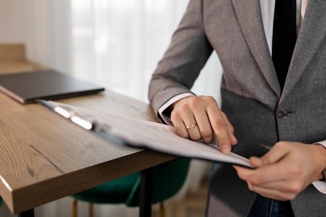 5 Steps to Reduce Financial Risk in Contracts
