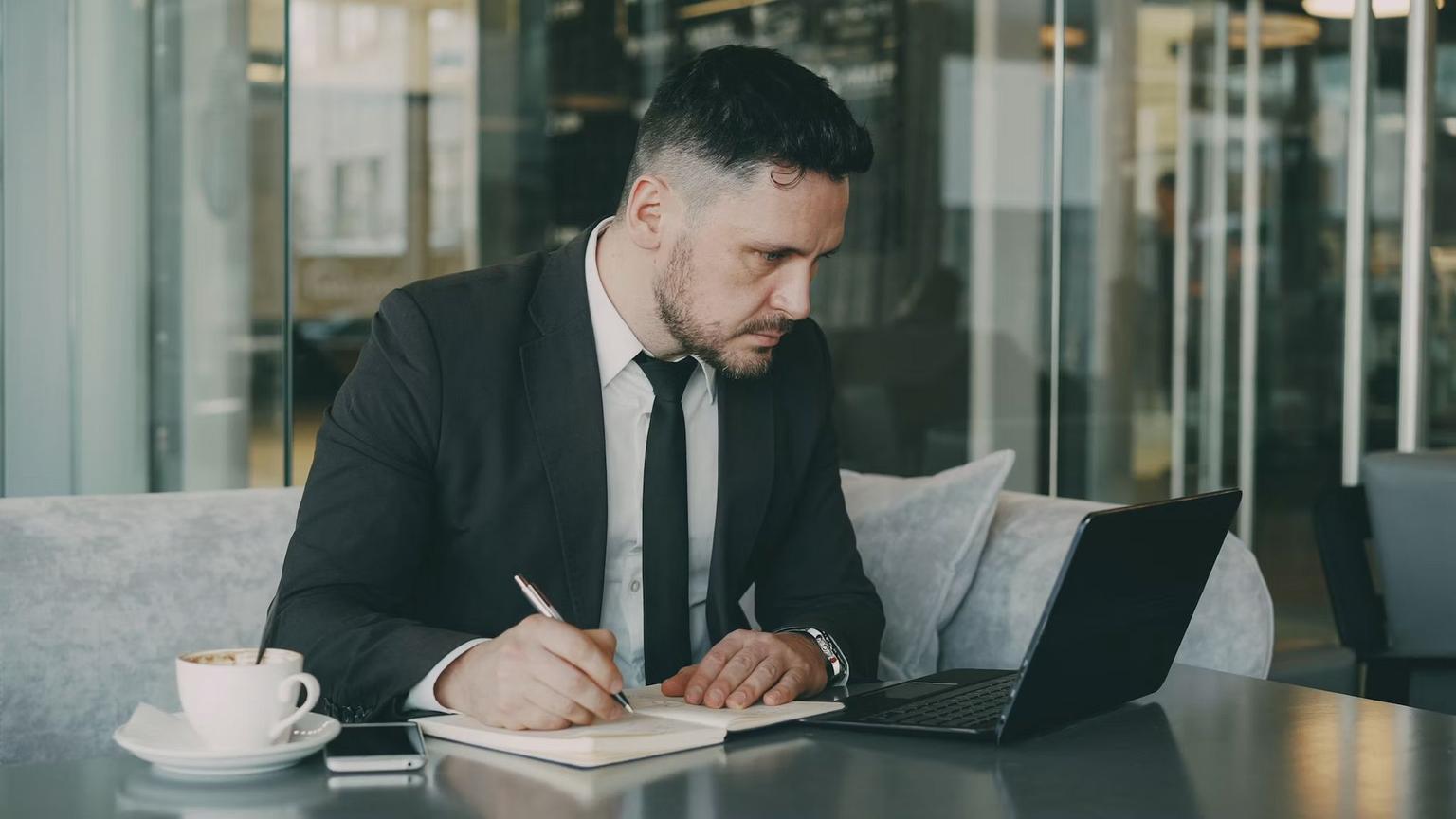 How Hotels Use Version Control for Vendor Contracts