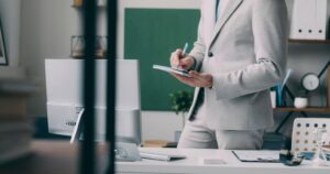 Contract KPI Checklist for Finance Managers 2026