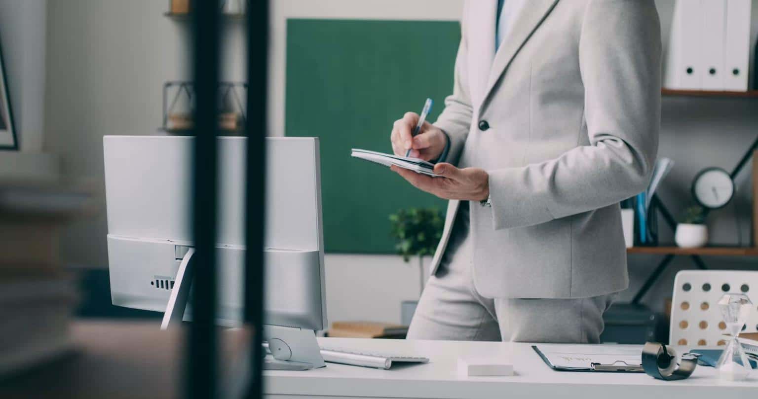 Contract KPI Checklist for Finance Managers 2026